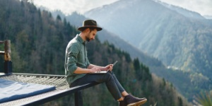 freelance worker on laptop at the mountains