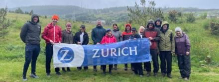 Zurich employees volunteering at Fernhill park