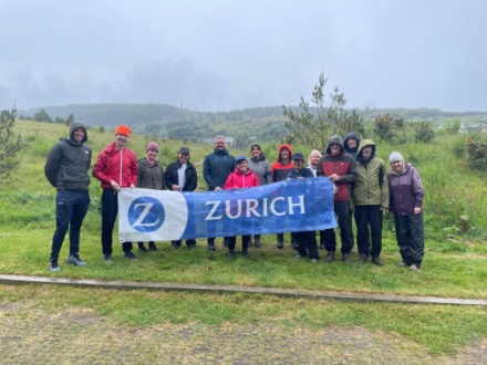 Zurich employees volunteering at Fernhill park