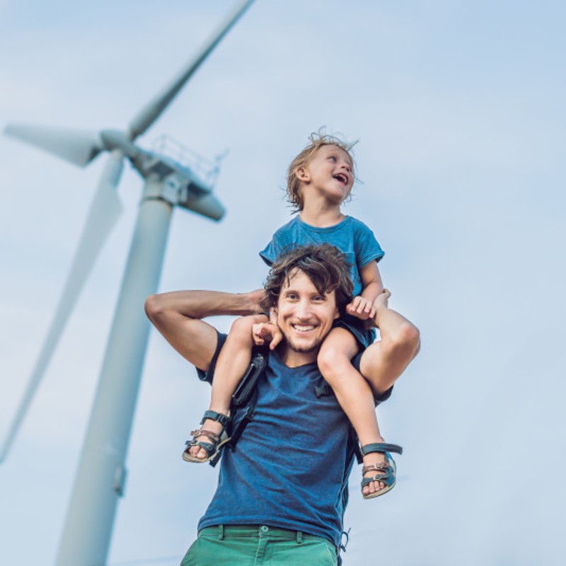 father with child on shoulders